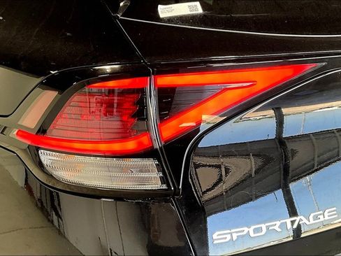Used 2025 Kia Sportage EX FWD image 36