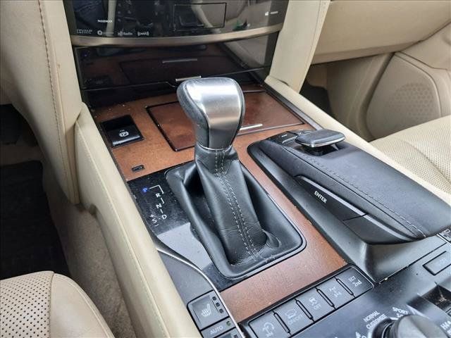 Used 2019 Lexus LX 570 4WD w/ Luxury Package image 10