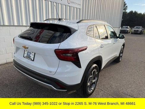 Used 2024 Chevrolet Trax LT w/ Driver Confidence Package FWD image 10