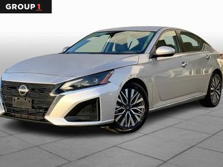 Used 2023 Nissan Altima 2.5 SV image 1
