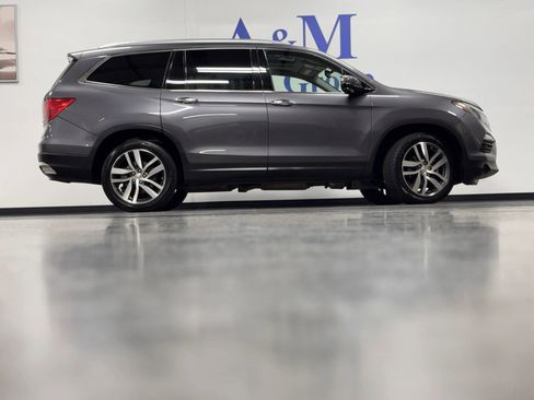 Used 2017 Honda Pilot Touring image 3