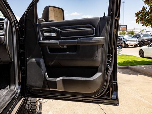 Used 2025 RAM 3500 Big Horn AWD/4WD image 30