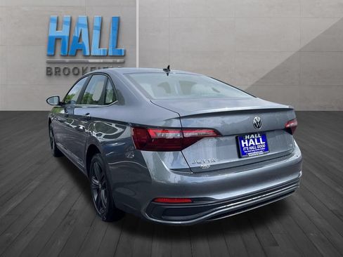 Used 2024 Volkswagen Jetta SE w/ Panoramic Sunroof Package FWD image 4