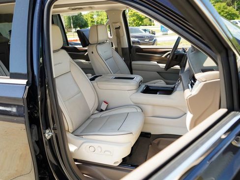 Used 2021 GMC Yukon XL Denali w/ Denali Premium Package AWD/4WD image 14