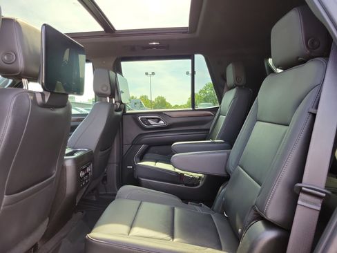 Used 2021 Chevrolet Tahoe Z71 w/ Z71 Off-Road Package AWD/4WD image 11