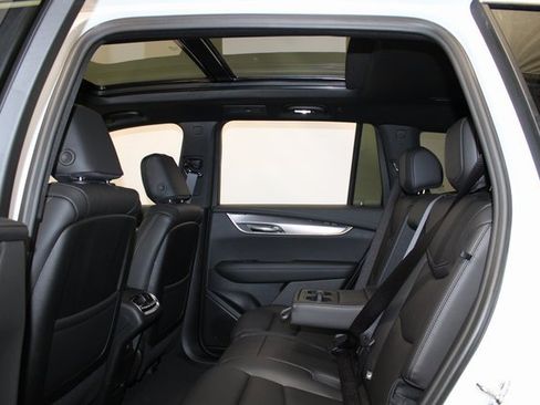 New 2025 Cadillac XT6 Luxury image 8