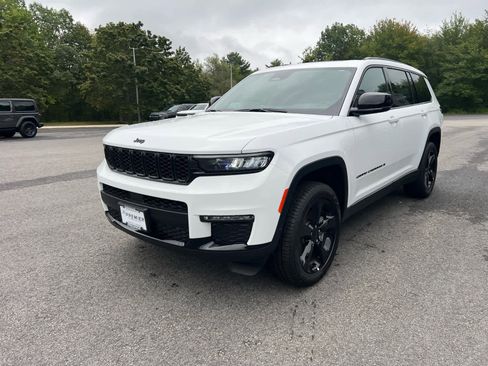 New 2025 Jeep Grand Cherokee L Limited w/ Black Appearance Package image 17