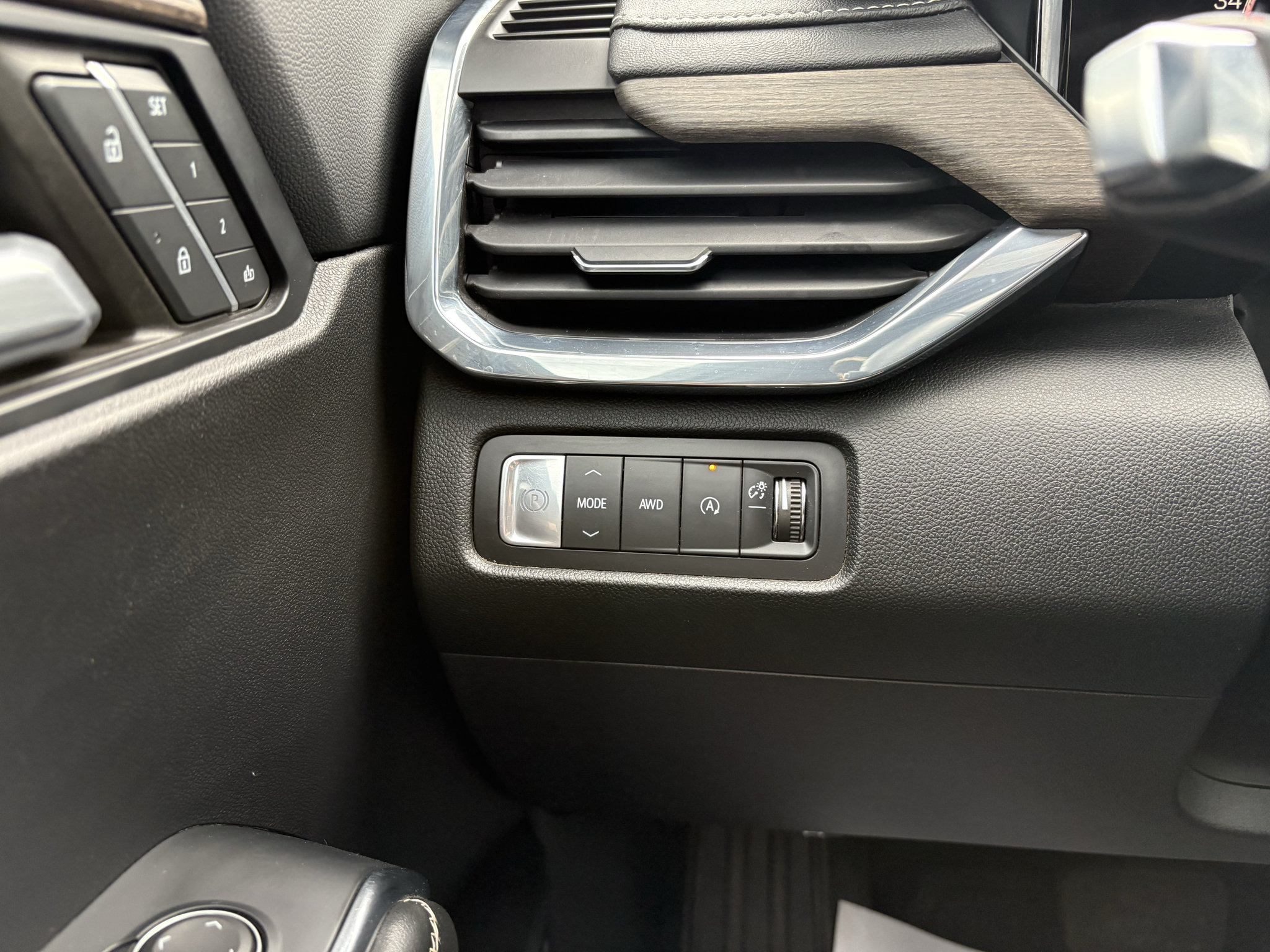 Used 2024 GMC Acadia Denali w/ LPO, Floor Liner Package AWD/4WD image 20