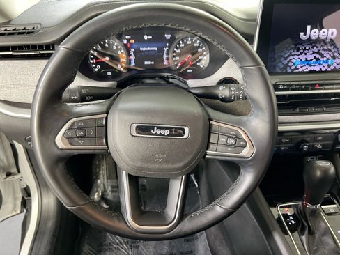 Used 2022 Jeep Compass Latitude AWD/4WD image 11