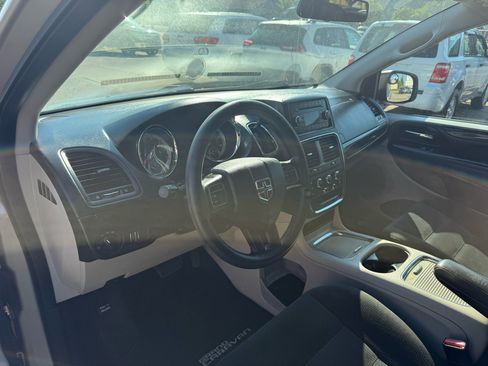 Used 2016 Dodge Grand Caravan SXT image 20
