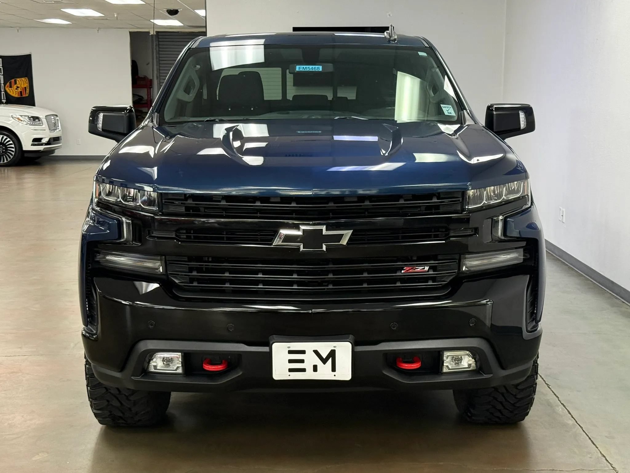 Used 2019 Chevrolet Silverado 1500 LT Trail Boss AWD/4WD image 3