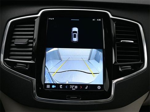 Used 2023 Volvo XC90 B6 Plus image 21