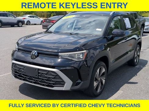Used 2025 Volkswagen Taos SE AWD/4WD image 12