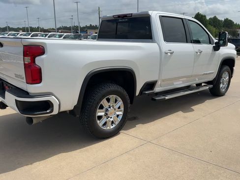 Used 2024 Chevrolet Silverado 2500 High Country w/ Technology Package AWD/4WD image 7