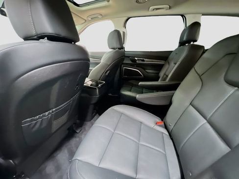 Certified 2025 Kia Telluride EX w/ EX Captain's Chair Package FWD image 26