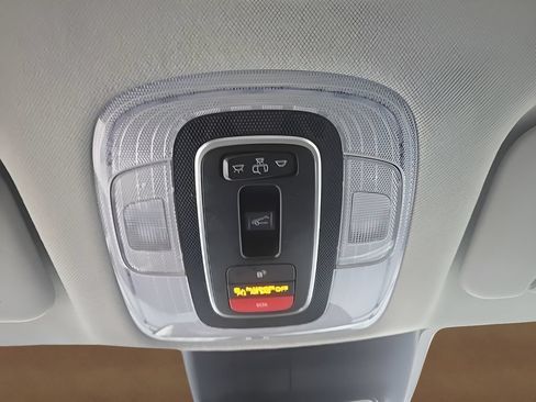 Used 2025 Hyundai Elantra SEL FWD image 30