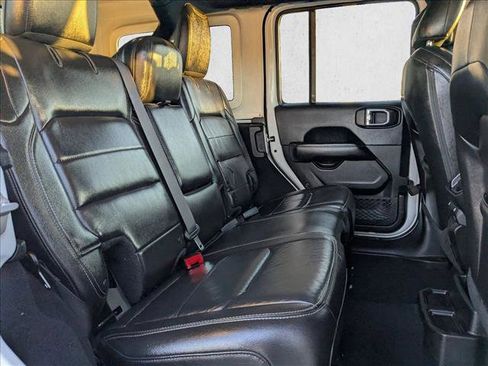 Used 2018 Jeep Wrangler Unlimited Sahara w/ Uconnect 4C Nav & Sound Group image 21