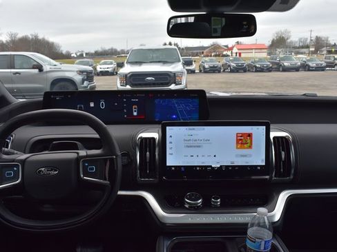 Used 2025 Ford Expedition Platinum w/ Stealth Performance Package image 40