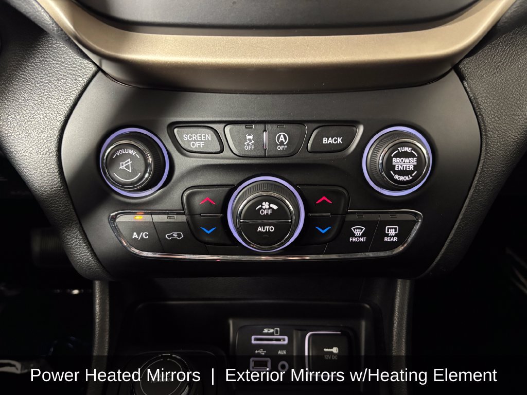 Used 2015 Jeep Cherokee Latitude w/ Comfort/Convenience Group AWD/4WD image 22