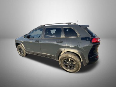 Used 2017 Jeep Cherokee Trailhawk image 6