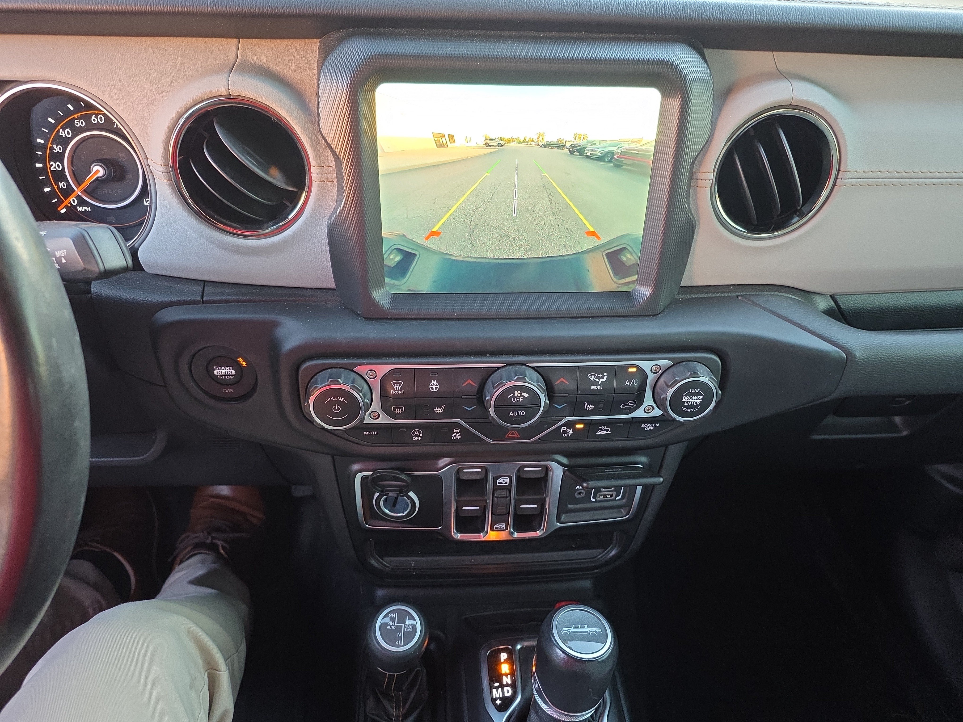 Used 2021 Jeep Gladiator Overland AWD/4WD image 15