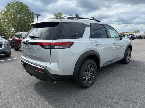 New 2025 Nissan Pathfinder SV image 5