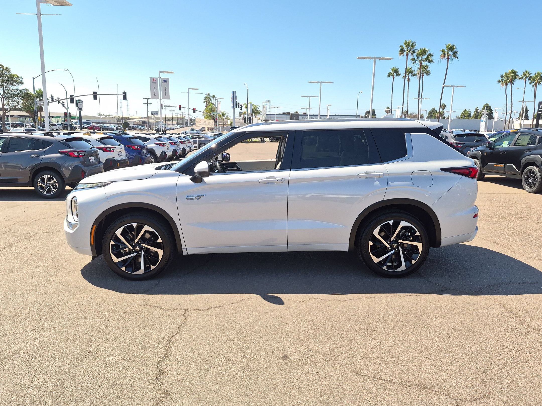 Used 2024 Mitsubishi Outlander SEL AWD/4WD image 4