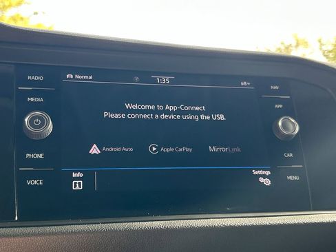 Certified 2021 Volkswagen Jetta SEL Premium image 25