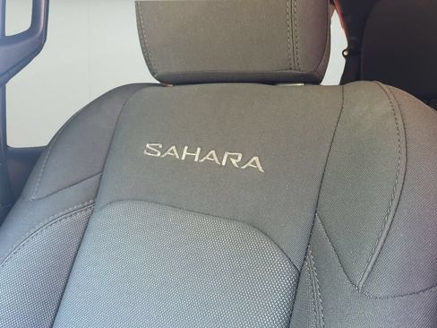 Used 2019 Jeep Wrangler Unlimited Sahara w/ LED Lighting Group AWD/4WD image 41