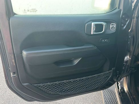 Used 2020 Jeep Wrangler Unlimited Sahara image 16