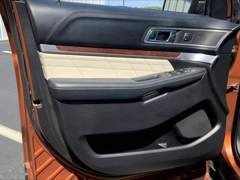 Used 2017 Ford Explorer Platinum AWD/4WD image 22