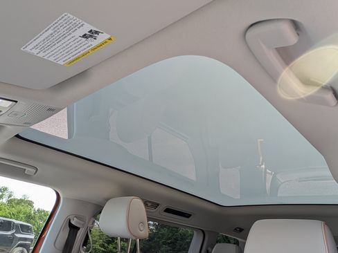 Used 2025 Volkswagen ID. Buzz Pro S Plus RWD image 16