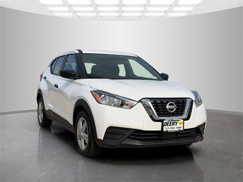 Used 2020 Nissan Kicks S image 2