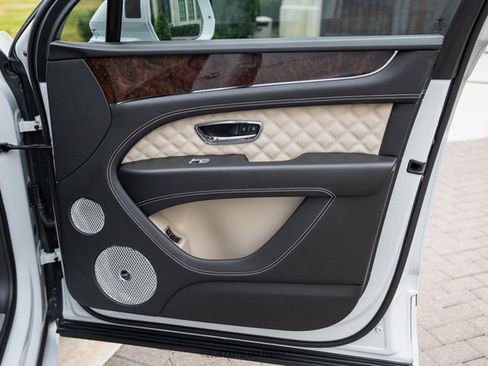 Used 2022 Bentley Bentayga Speed image 91