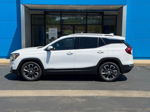 Used 2022 GMC Terrain SLT FWD image 1