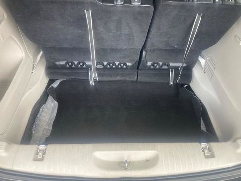 Used 2023 Chrysler Pacifica Touring-L FWD image 12