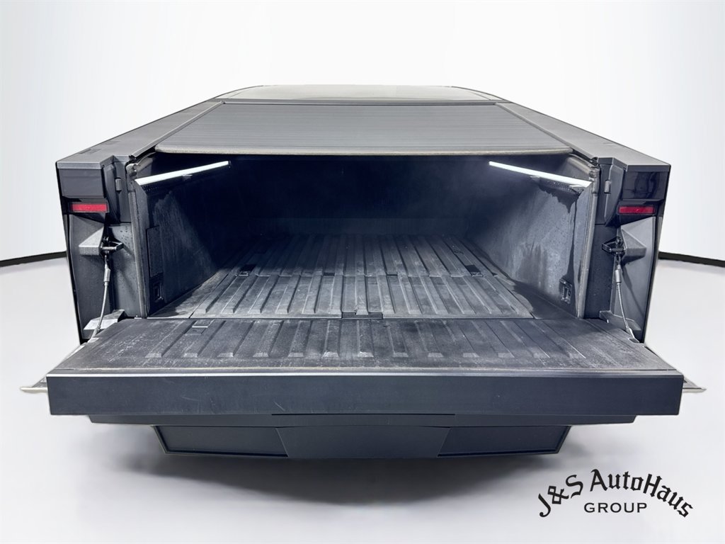 Used 2024 Tesla Cybertruck Cyberbeast AWD/4WD image 34