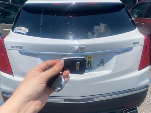 Used 2017 Cadillac XT5 Premium Luxury FWD image 17