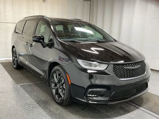 New 2025 Chrysler Pacifica Limited video 2