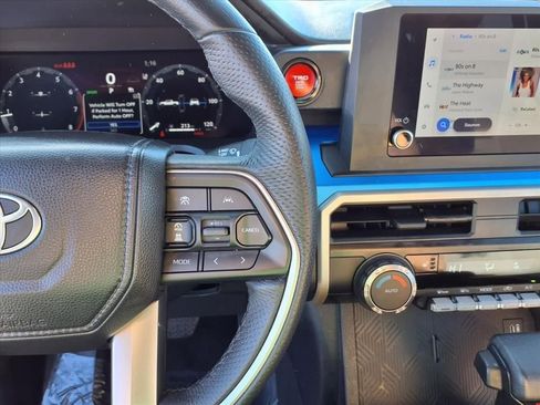 Used 2025 Toyota Tacoma TRD Off-Road image 11