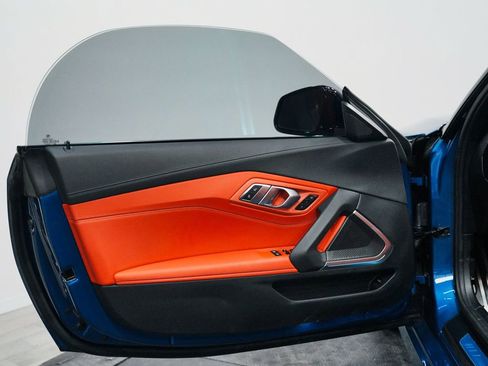 Used 2024 BMW Z4 M40i w/ Premium Package image 18