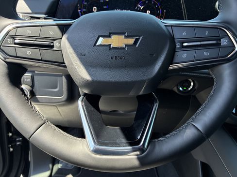 Used 2026 Chevrolet Suburban Premier image 28