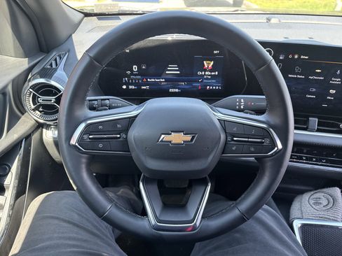 Used 2025 Chevrolet Equinox LT AWD/4WD image 18