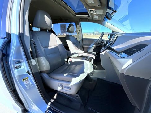Used 2017 Toyota Sienna XLE image 16