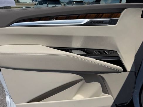 New 2026 Cadillac Escalade ESV Platinum Luxury AWD/4WD image 13