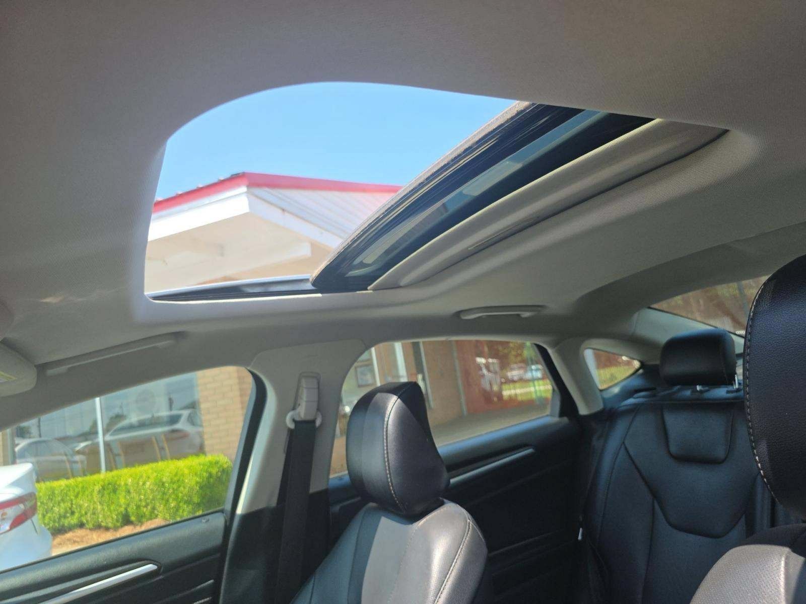 Used 2020 Ford Fusion Titanium FWD image 8