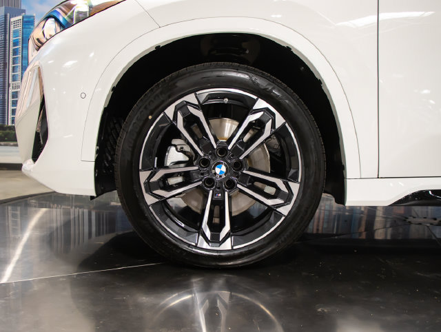 Used 2027 BMW X1 xDrive28i AWD/4WD image 7
