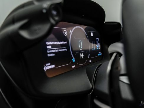 Used 2024 McLaren Artura RWD image 39