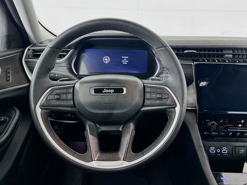 Used 2023 Jeep Grand Cherokee Limited image 18