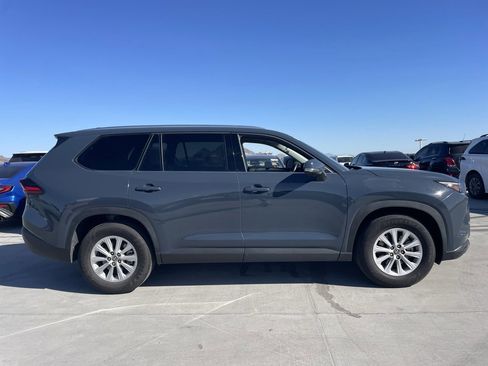 Used 2025 Toyota Grand Highlander XLE image 3